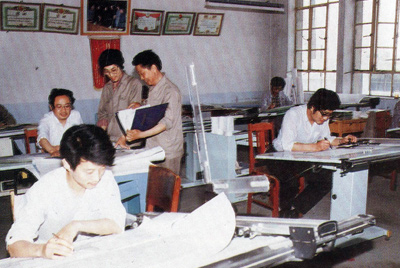 从1984年第一季度到抓治理上挂号周全提高企业素质验收前，接纳分线检查、、总结效果、、找出差别、、提出步伐、、限期整改的要领，使各项事情在整理中牢靠提高，在牢靠提高中举行再整理，再提高。